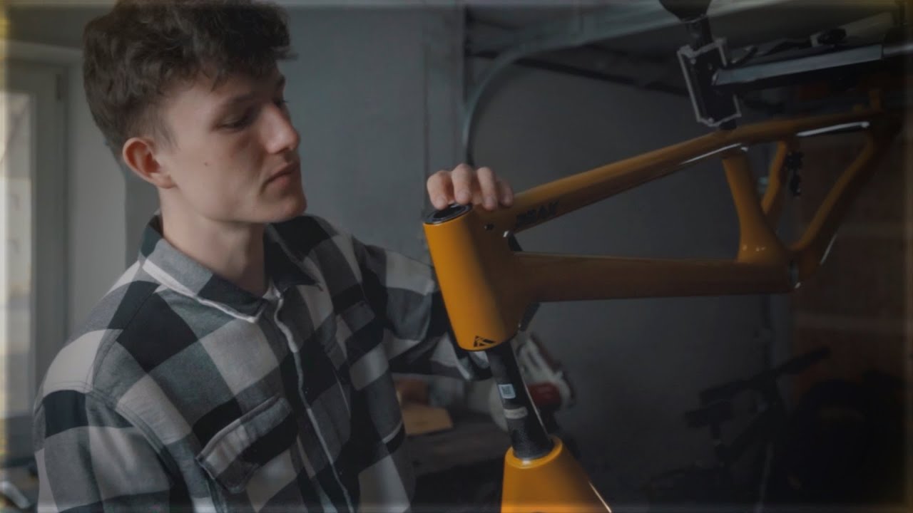 BIKEBUILD | Custom Carbon Street Trials Bike - Raphael D&auml;hler