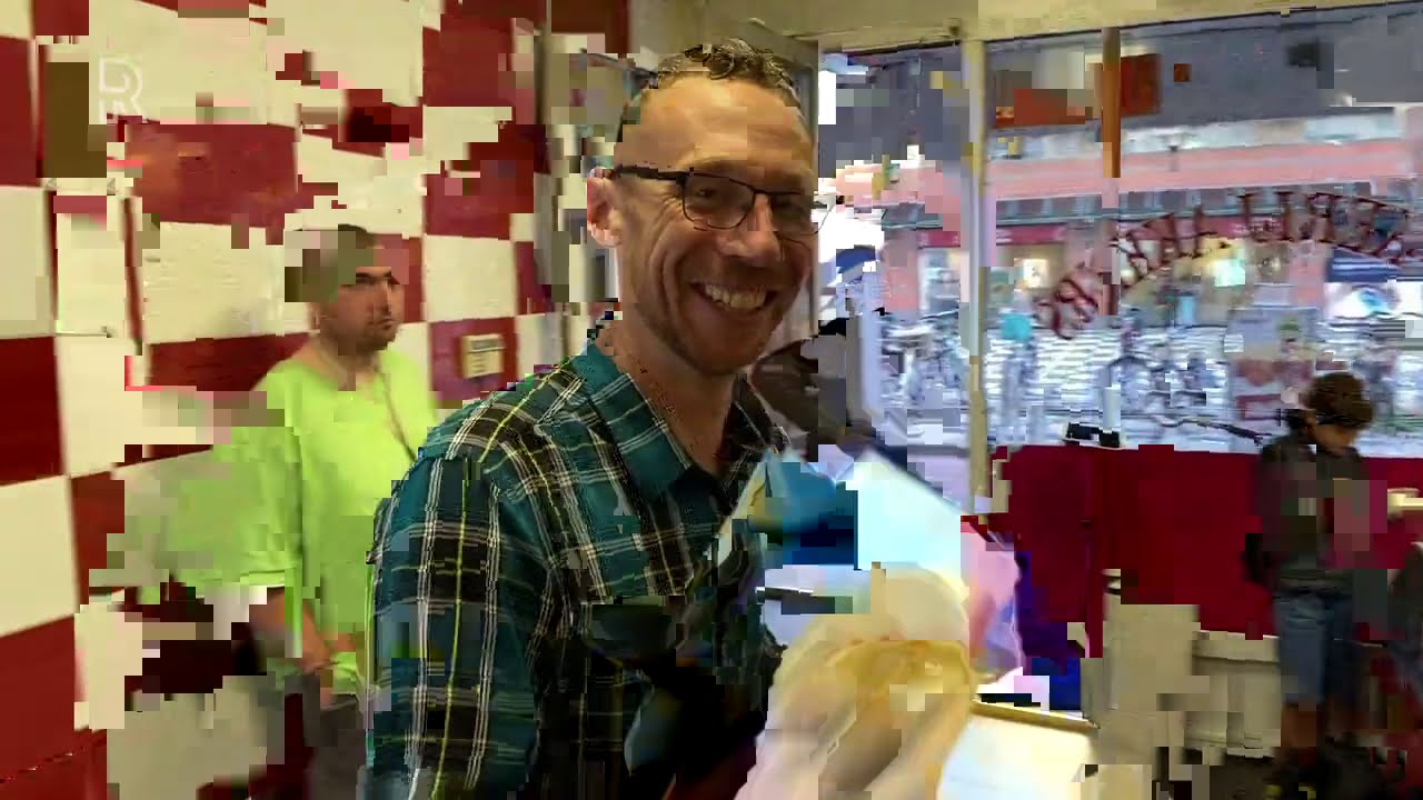 Een broodje döner halen bij showman Murat is een ervaring
