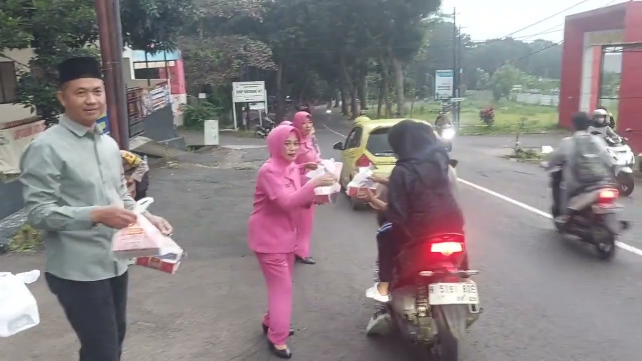 Polsek Gununungpati bersama Bhayangkari Peduli di Bulan Ramadhan 🌙