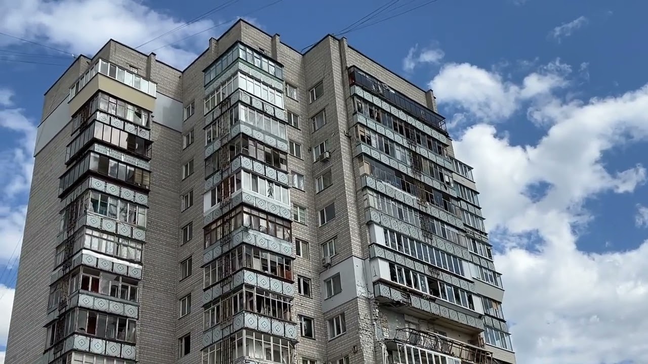 🇺🇦 Irpień: spacer po centrum miasta w czerwcu 2022 r.