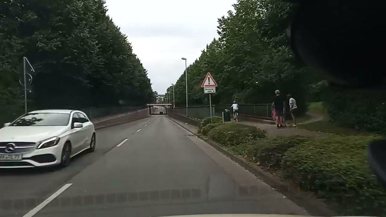 Parookaville kiss and ride Abfahrt vom Parkplatz bis zur Autobahn A57 Richtung Köln
