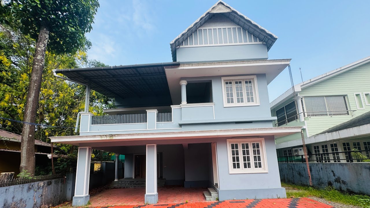 Used House for Sale in Edappally, Ernakulam | 10.5 Cent, 4200 Sqft, 6 BHK | Very Urgent Sale