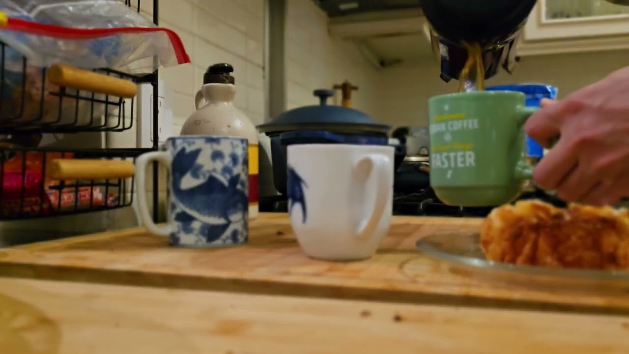 I Wake Up Early In New York To Get Ready For Work: MAKING COFFEE AND PACKING LUNCH. HOW YOU DOING?