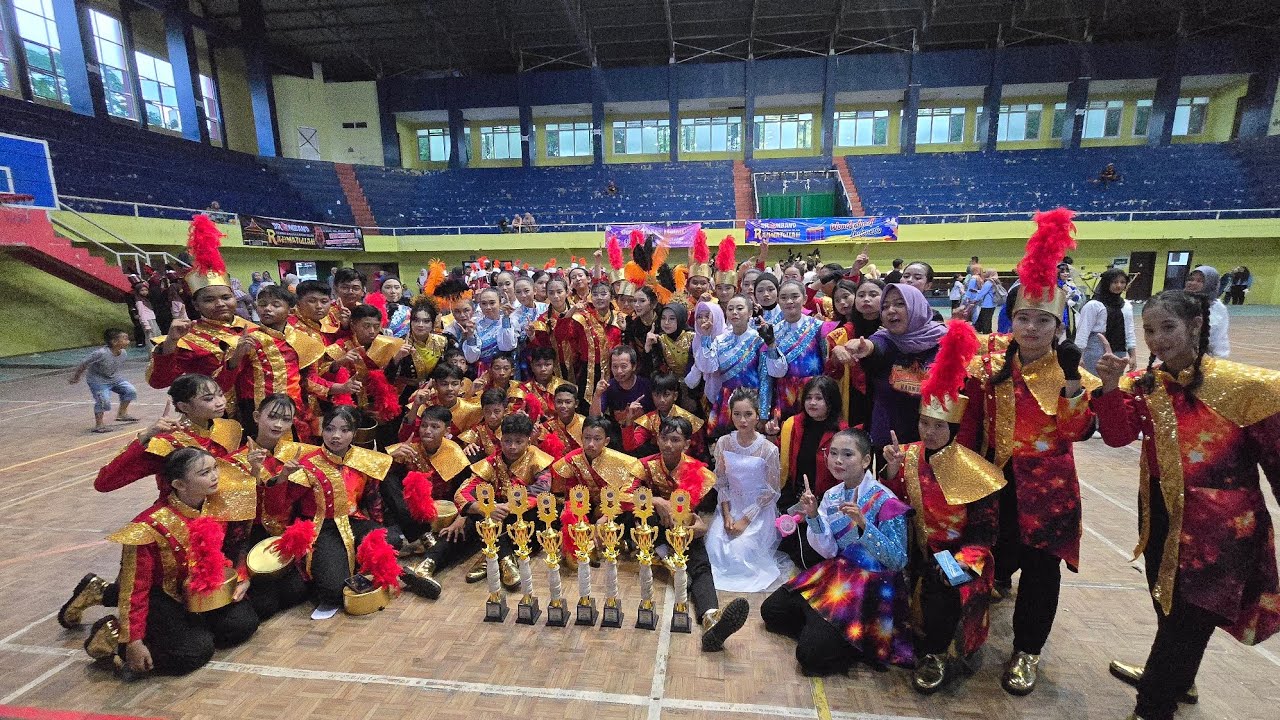 BAWA PULANG 7 PIALA, DRUMBAND SMPN 1 BANYUWANGI KEREN.. MENYALA SPENSABA HARMONY !!!