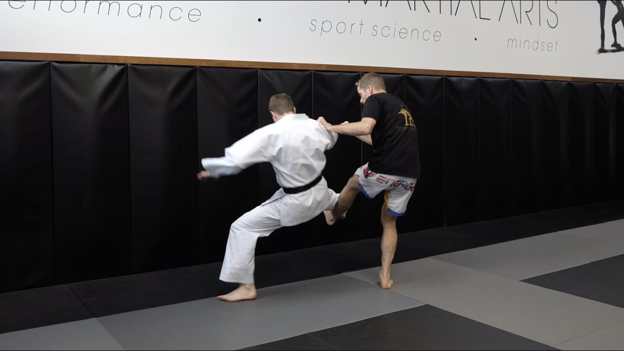 How to / Tutorial: Foot Sweep (足払い . 쓸어차기) feat. Sensei Chris Thompson