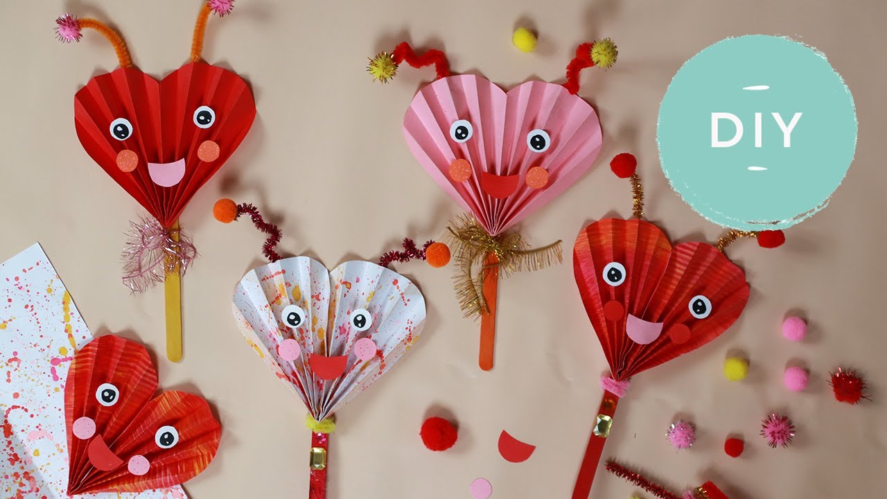 Hartjes knutselen van papier voor Valentijnsdag