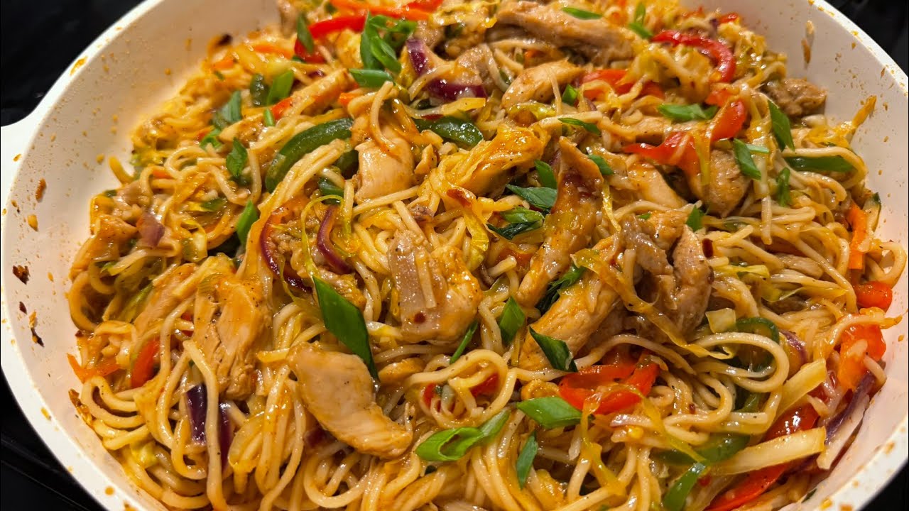 Restaurant style Chicken Chowmein noodles🍜 |how to make ChickenChowmein at home|Easy Chicken Noodles