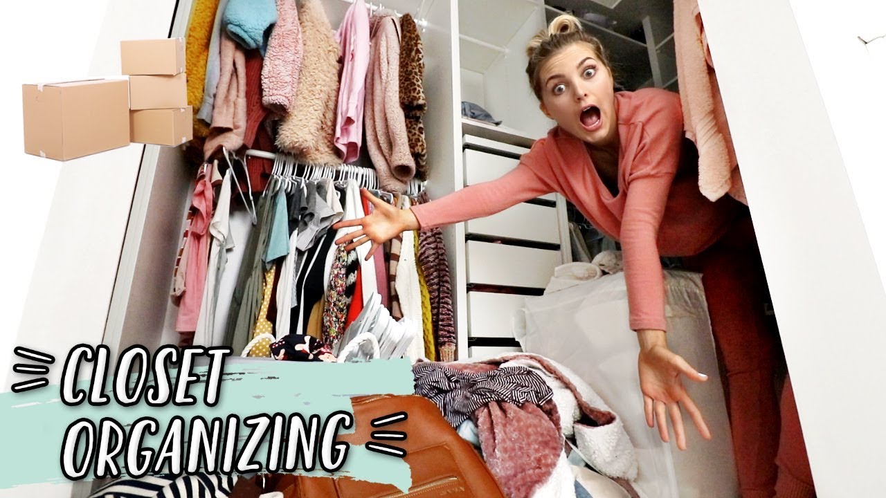 CLEANING & ORGANIZING OUR CLOSET!