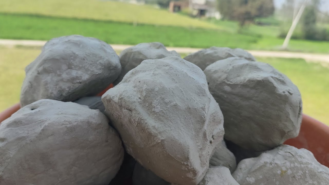 ASMR oddly satisfying super dusty white mud big balls water crumbling 🤌🏻♥️ no bg sound 😭