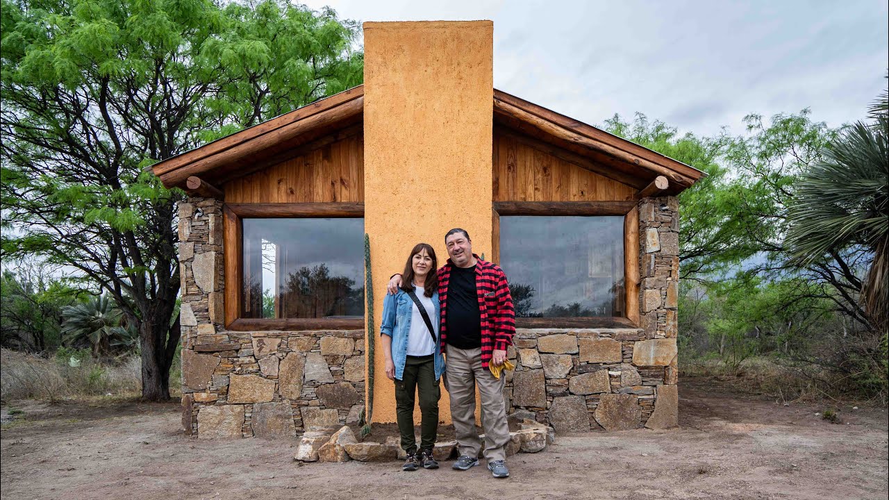 LLORARON DE EMOCIÓN AL VER TERMINADA SU CABAÑA RÚSTICA EN EL MONTE | Paraje Juan Gómez