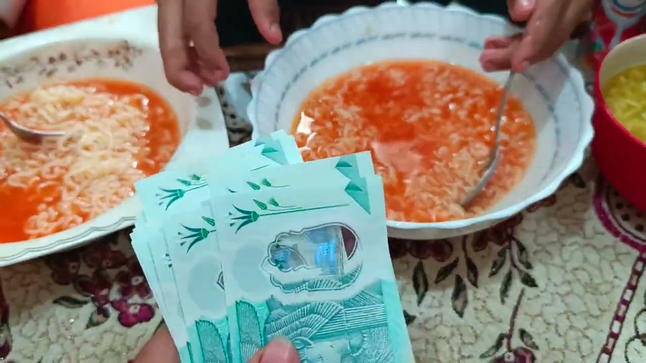 تحدي الاندومي الكوري والتحدي علي 400جنيه وصابر كان هيموت من الشطه 😂