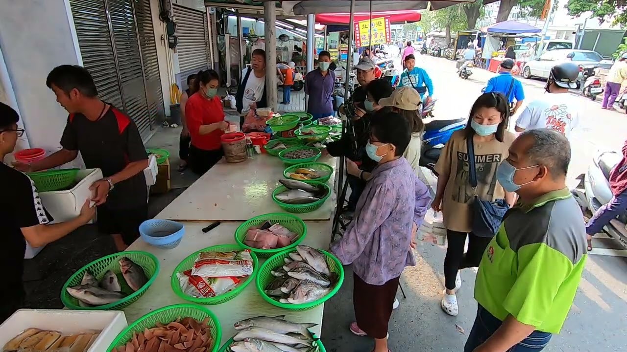 阿姨為了便宜買魚 連女兒都出賣要介紹給大叔了 台中大肚市場 大肚農會前面50公尺 自治路118號 台中海鮮大叔 海鮮拍賣 海鮮叫賣  叫賣哥 seafood auction