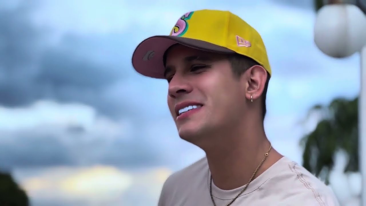 Castillo Azul - Eduard Crazy Boy (Video Oficial)