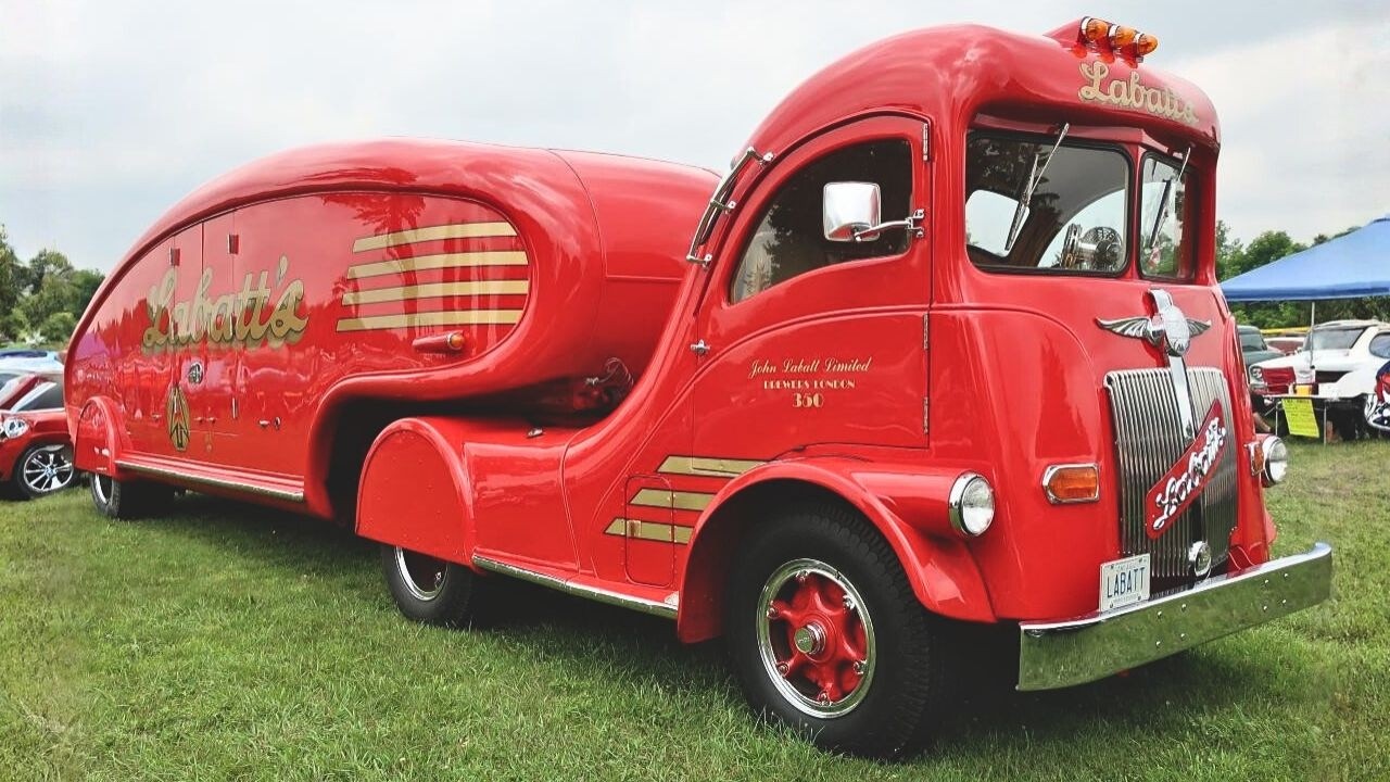 The Streamlined Body That Crowned White Motors the King of Art Deco Trucks