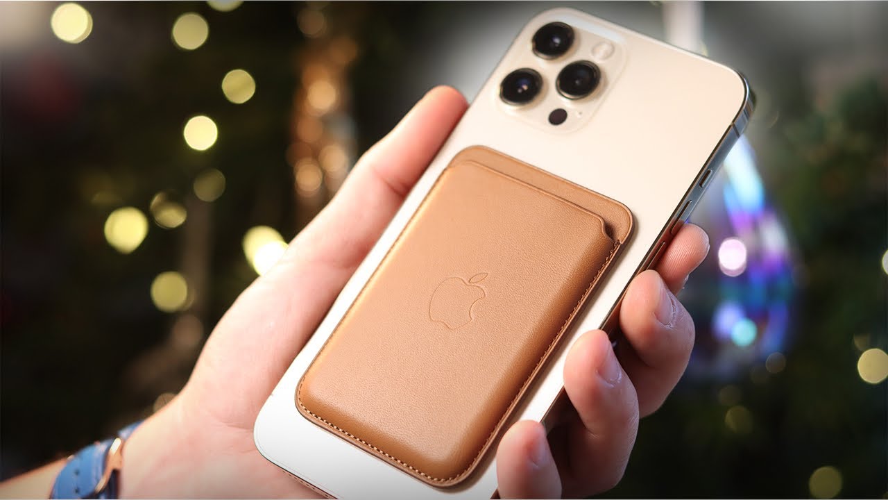 Apple Leather Wallet with MagSafe | Saddle Brown | Go naked!