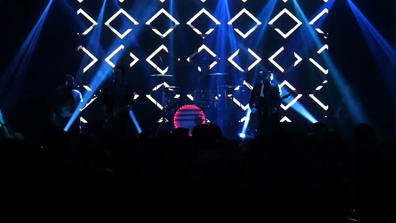 LOBOS Tributo a Leiva y Pereza - Guerra Mundial (Palau Alameda 2024)