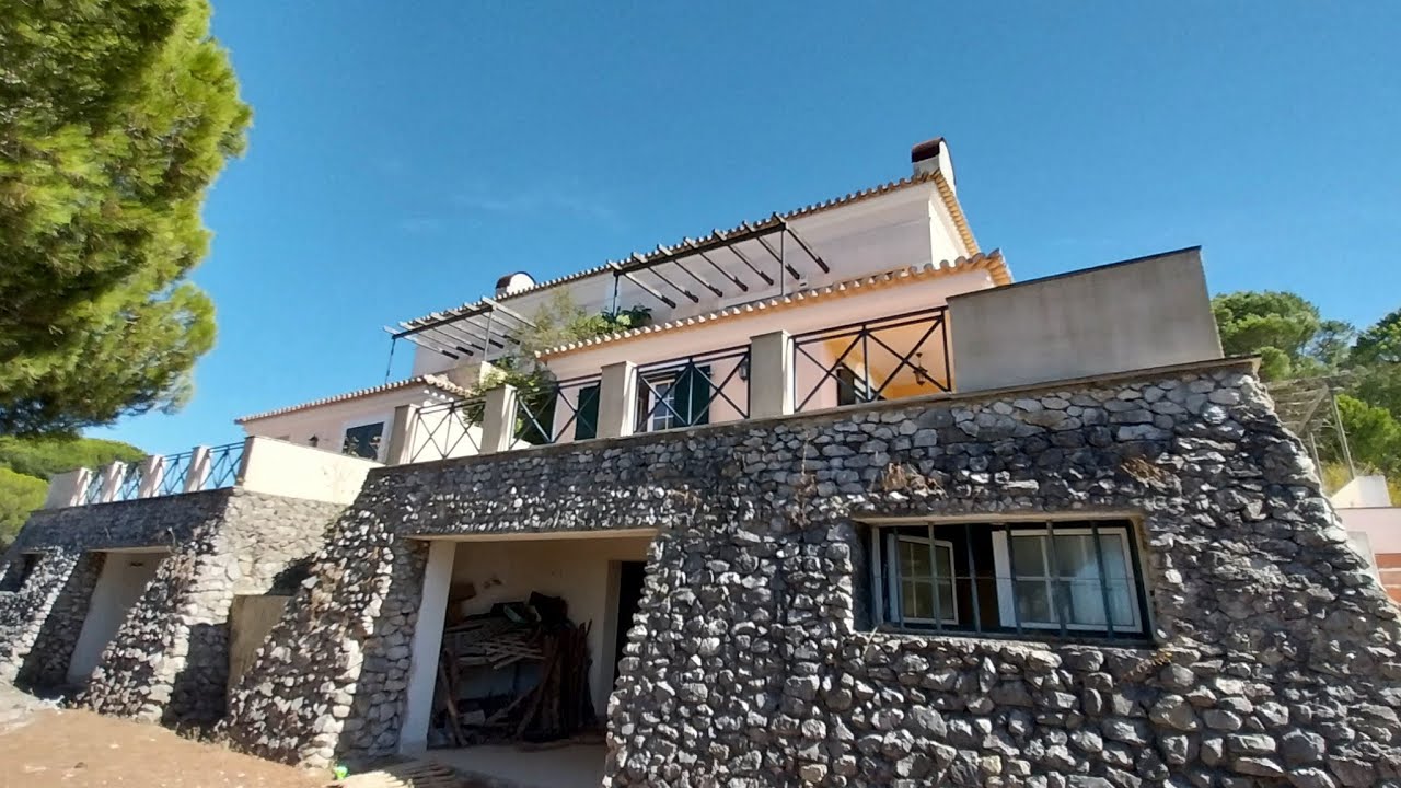 Quinta em Palmela com 2 moradias | 14 quartos| Piscina | 13.080 m2 de terreno | Serra da Arrábida
