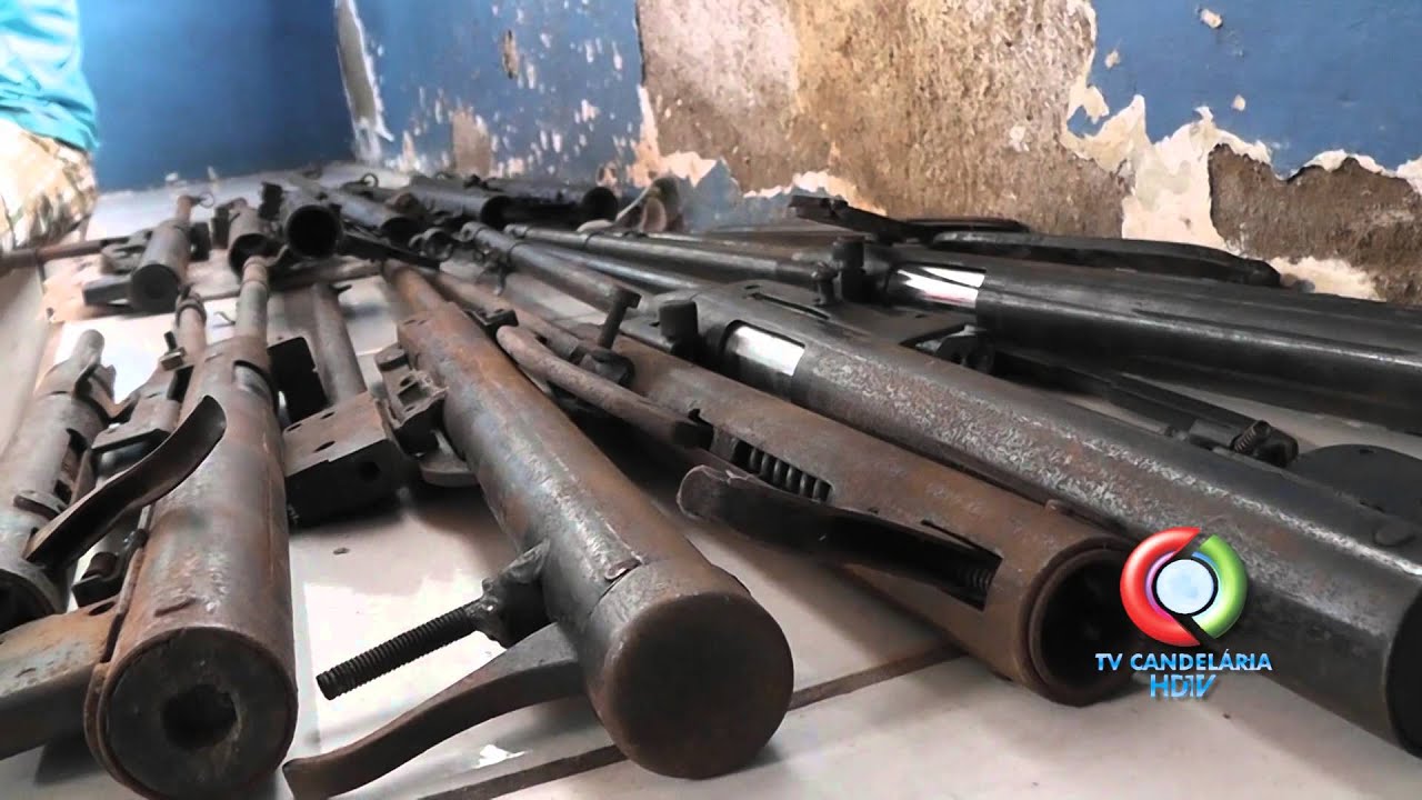 Serviço de inteligência da polícia apreendem várias armas em funilaria de Rolim de Moura