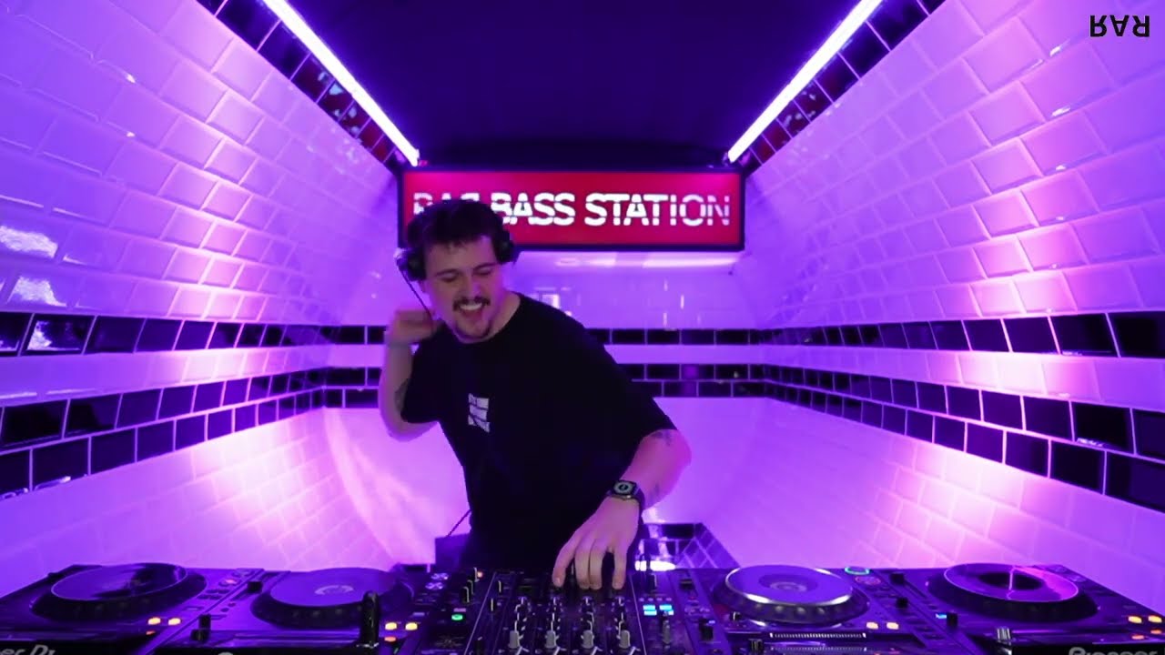 VNS / 164 BPM - BASS STATION 2  - 155 / INDUS TECHNO