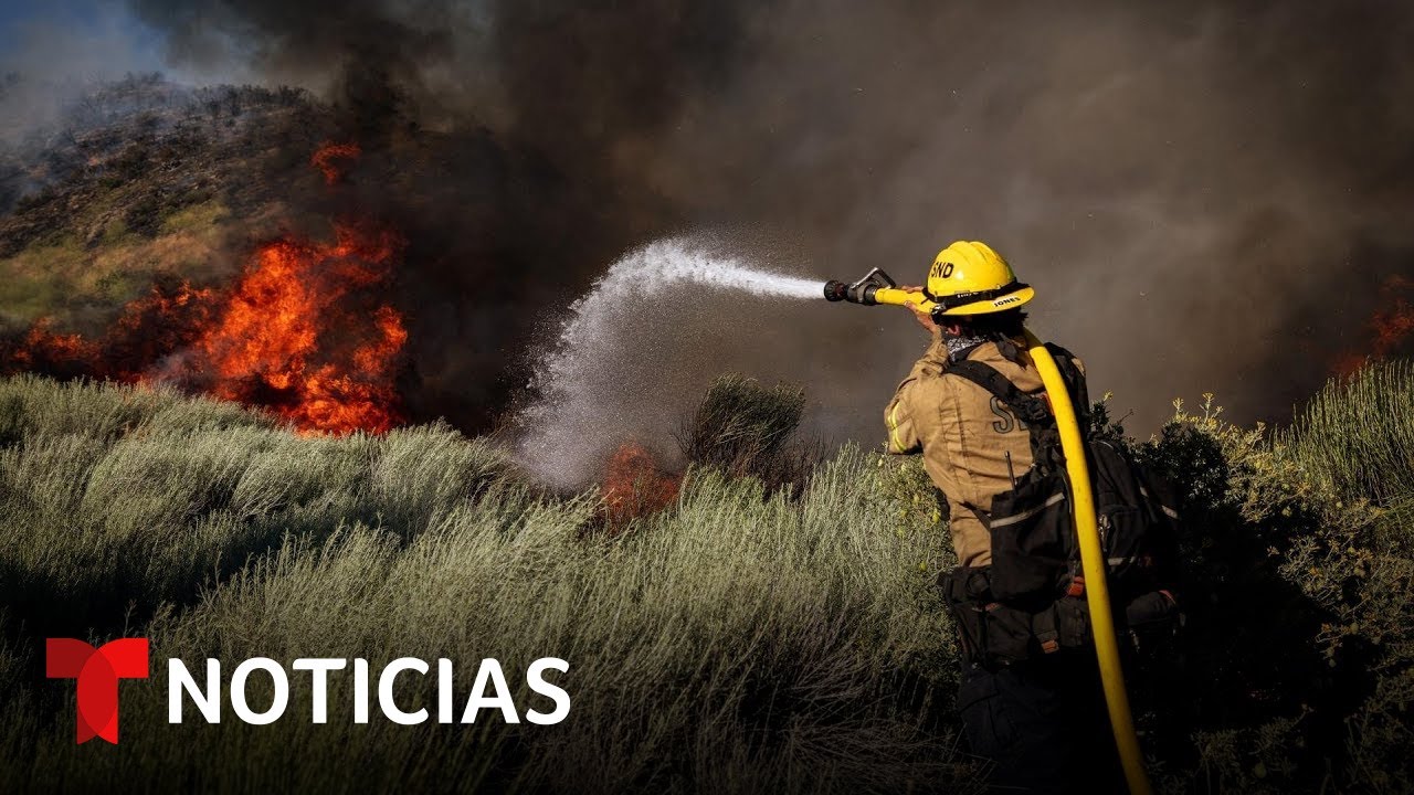 California enfrenta más de 15 incendios forestales desde el fin de semana | Noticias Telemundo