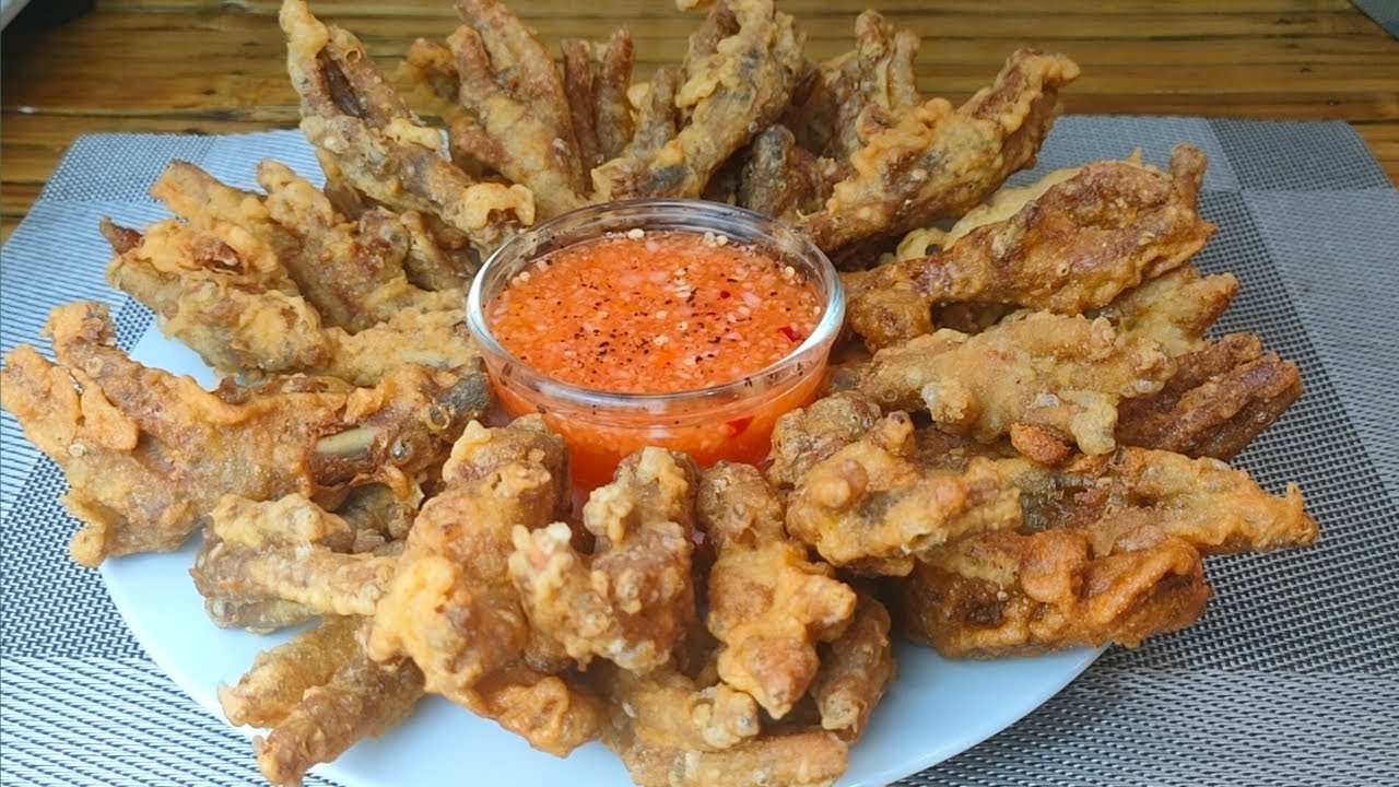 CRISPY CHICKEN FEET NA MALAMBOT ANG BUTO! TAPOS MAY SAWSAWAN NA SPICY SUKA NA NAPAKASARAP, PERFECT!