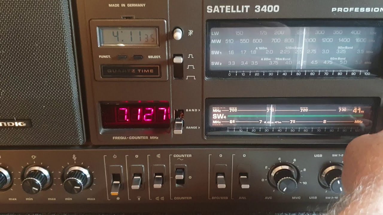 Grundig Satellit 3400 Professional HF Communications Receiver... (She works again...)Part 2