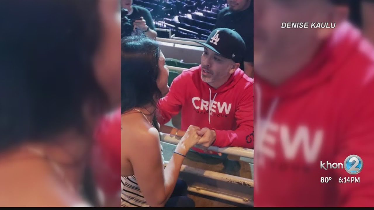 Comedian Jo Koy gives fan the shirt off his back