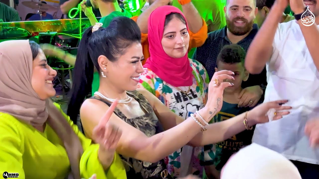لاؤل مره حوريه بترقص مع اخوات العروسه شوف افندينا وصانوه قلبين الفرح