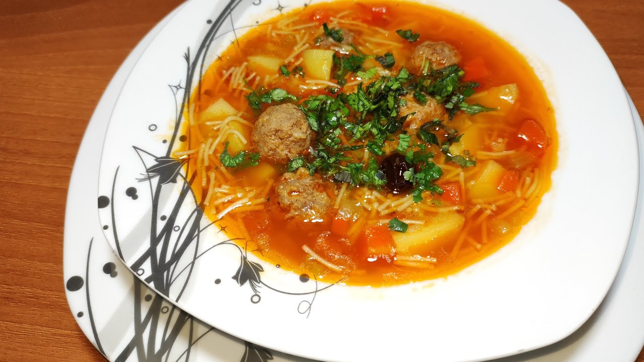 &Ccedil;əkilmiş ətlə sulu yemək.Mal ətindən yemək Bol vitaminli &ccedil;ox sevilən şorba. Vermişil və k&uuml;ftəli sup.