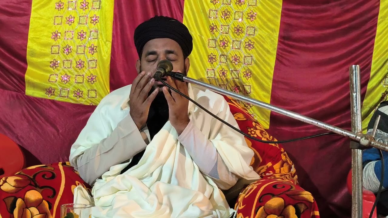 মন জুড়ানো কন্ঠে দুয়া করলেন  রুহুল ইসলাম নদবী সাহেব।