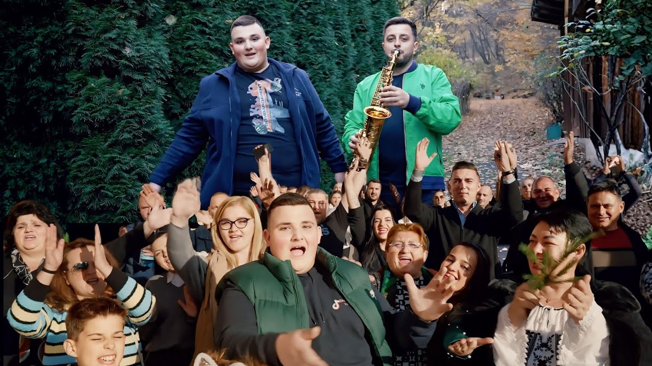 VALERUȚ ȘI GAȘCA BACALBAȘA VĂ COLINDĂ  | (Official Video)