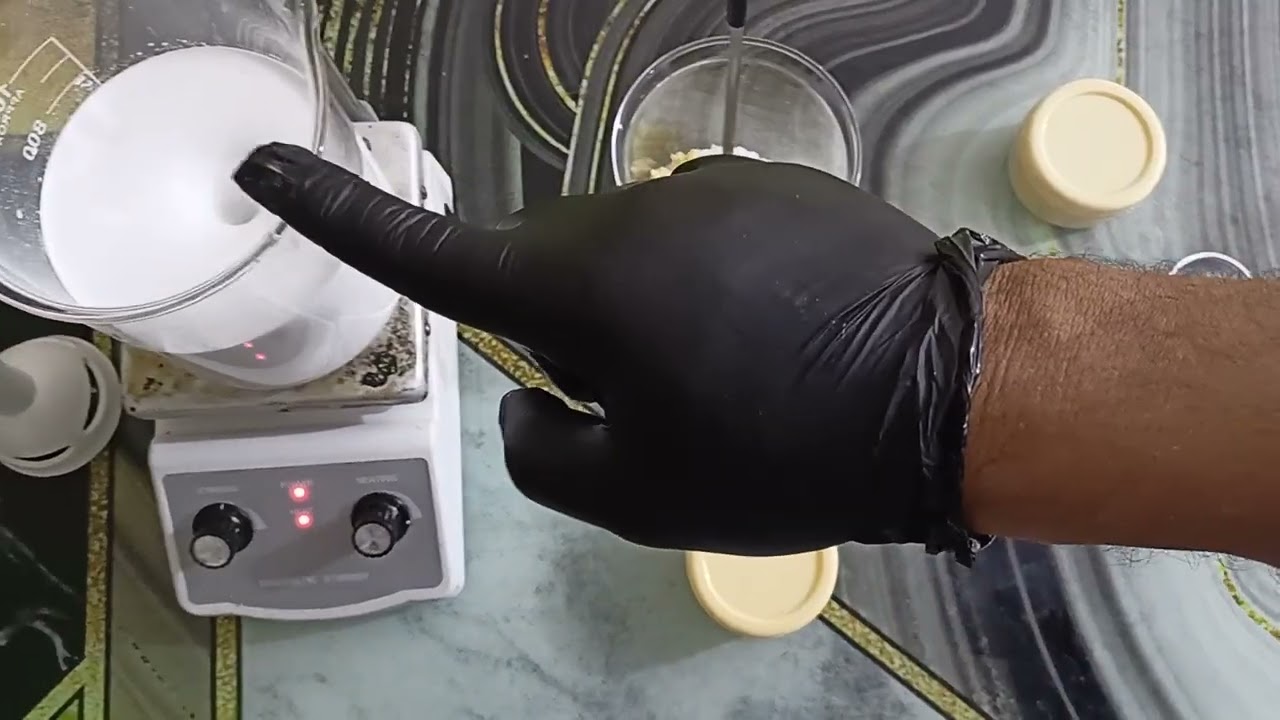 كريم واقي شمس بالفلاتر المعدنية والكيميائية