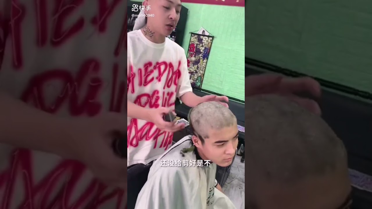 光头男给男孩剃光头