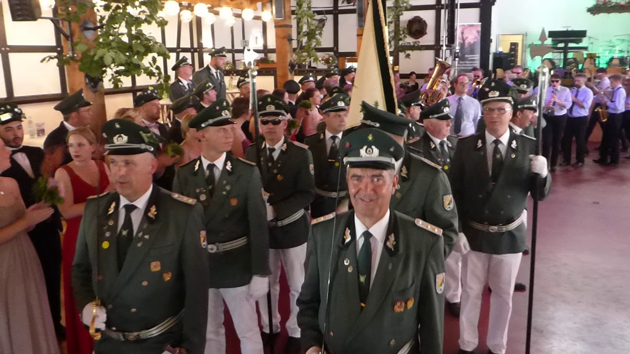 Einmarsch in die Hubertushalle