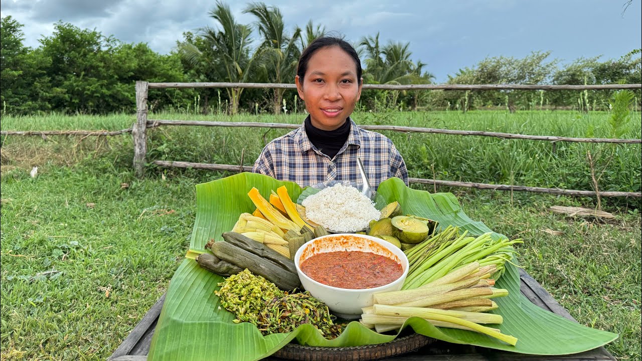បុកទឹកគ្រឿងត្រីខ Chhom Sreypach
