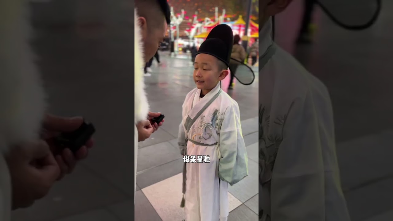 从新疆过来的大班小朋友街头对诗挑战滕王阁序#诗词 #西安 #文化自信 #小陕西 #萌娃