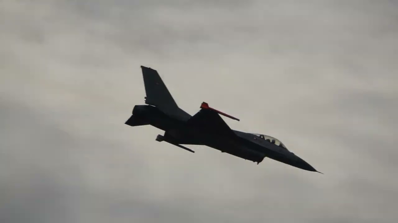 Amazing demo Danish AF F-16 demoteam at the 44rd International Sanicole Airshow 2024!!