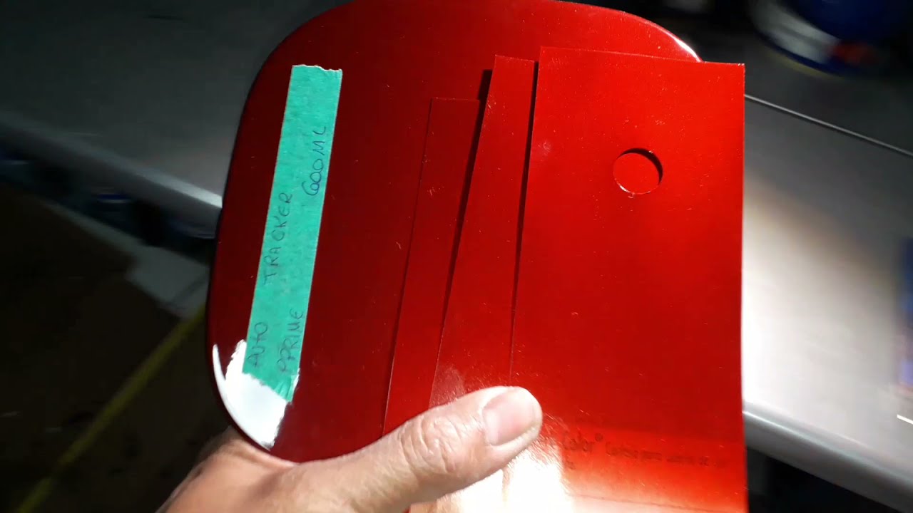 Ajuste de um Vermelho treecoat na prática.