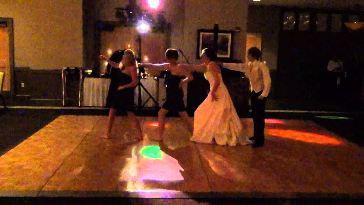 Best siblings Dance at a wedding! We want to be on Ellen!! HD