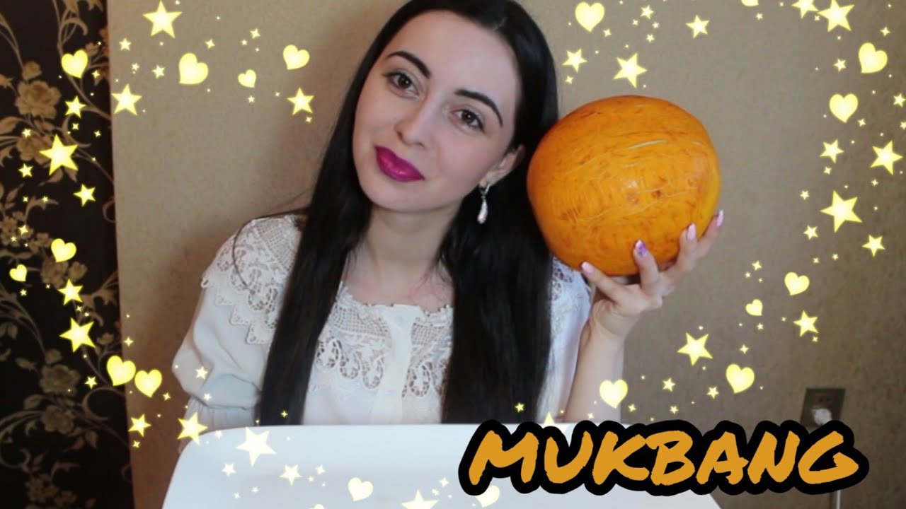ЦЕЛАЯ ДЫНЯ ЗА РАЗ / MUKBANG / ОТВЕЧАЮ НА ВОПРОСЫ / не ASMR #AykaEmilly