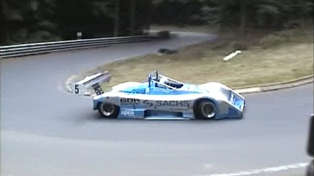 Berglöwe Herbert Stenger im Wolsfelder Bergrennen 2004.