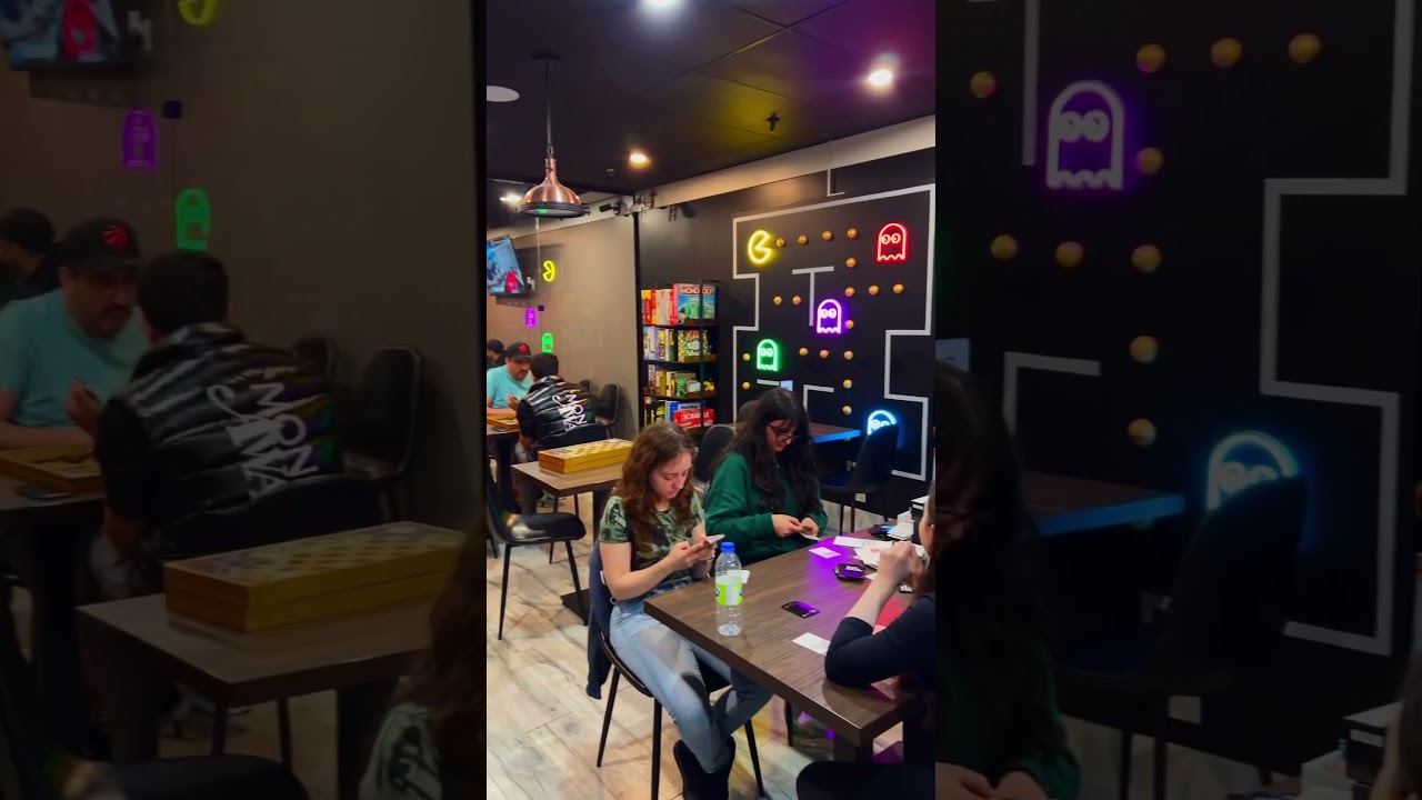 Board games + bites = Royal Game Cafe fun! 🎲🍔☕