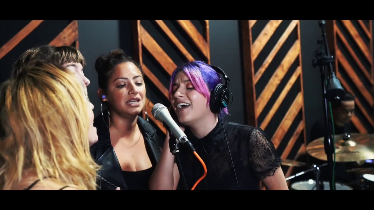 Happy Hour - Love Hurts [Live Session]