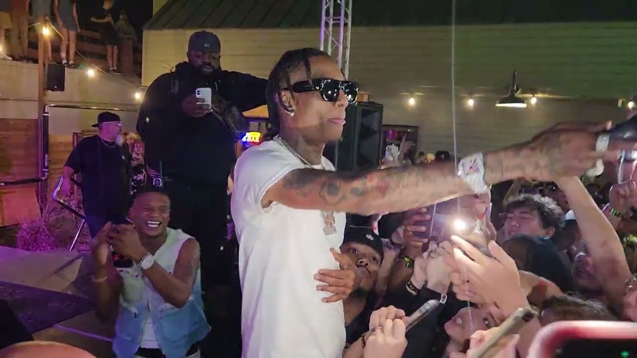 Soulja Boy (Live) Kiss Me Thru The Phone