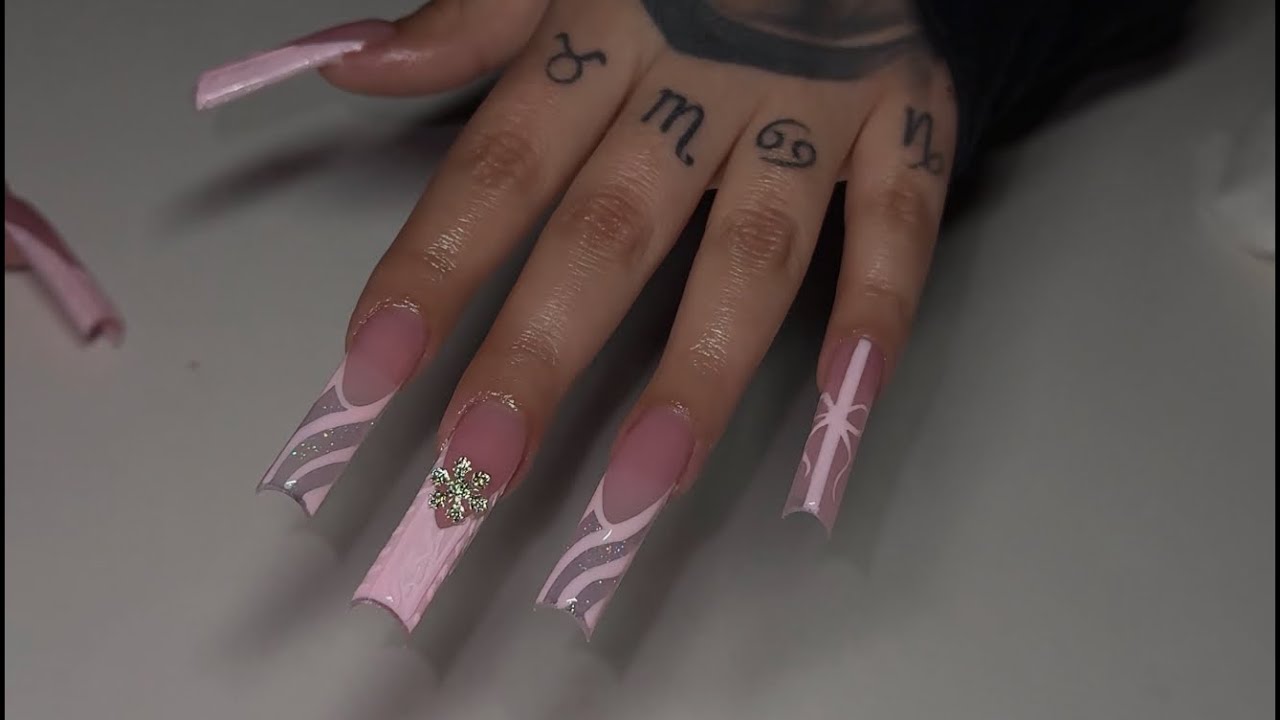 PINK CHRISTMAS LONG ACRYLIC NAILS ❄️