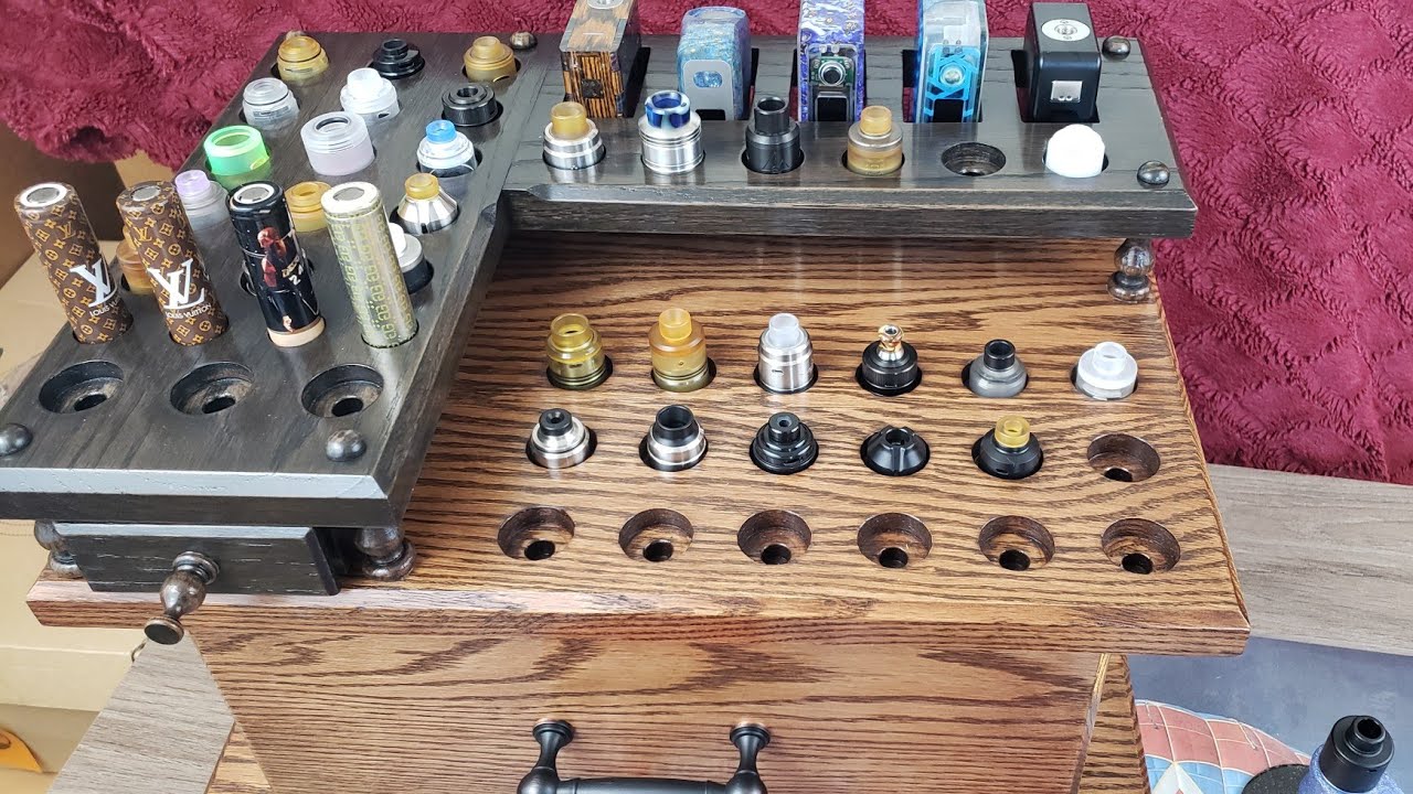 Изготовленная на заказ деревянная подставка. Подставка для RDA от The vape stand man. Ручная работа, абсолютно идеальная.