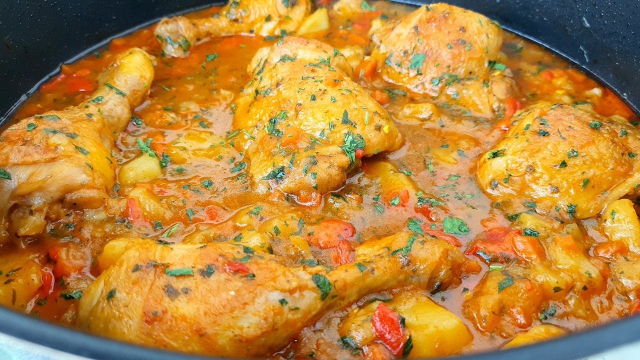 PILEĆI PAPRIKAŠ - Mekano meso u ukusnom saftu sa povrćem. Jednostavan recept.