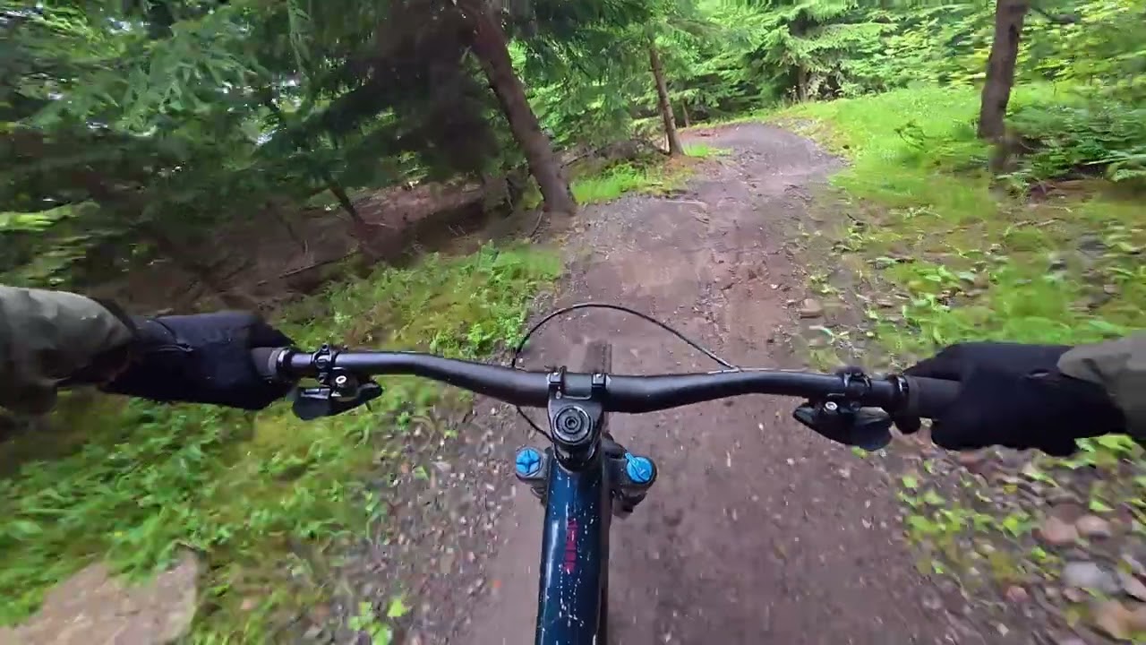 TrailPark Plesivec RED NIKI