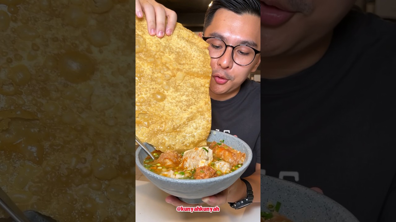 BAKSO MALANG DENGAN PANGSIT SEGEDE GINI?!!! #streetfood #fyp #ngeshortsdulu #shortsvideo