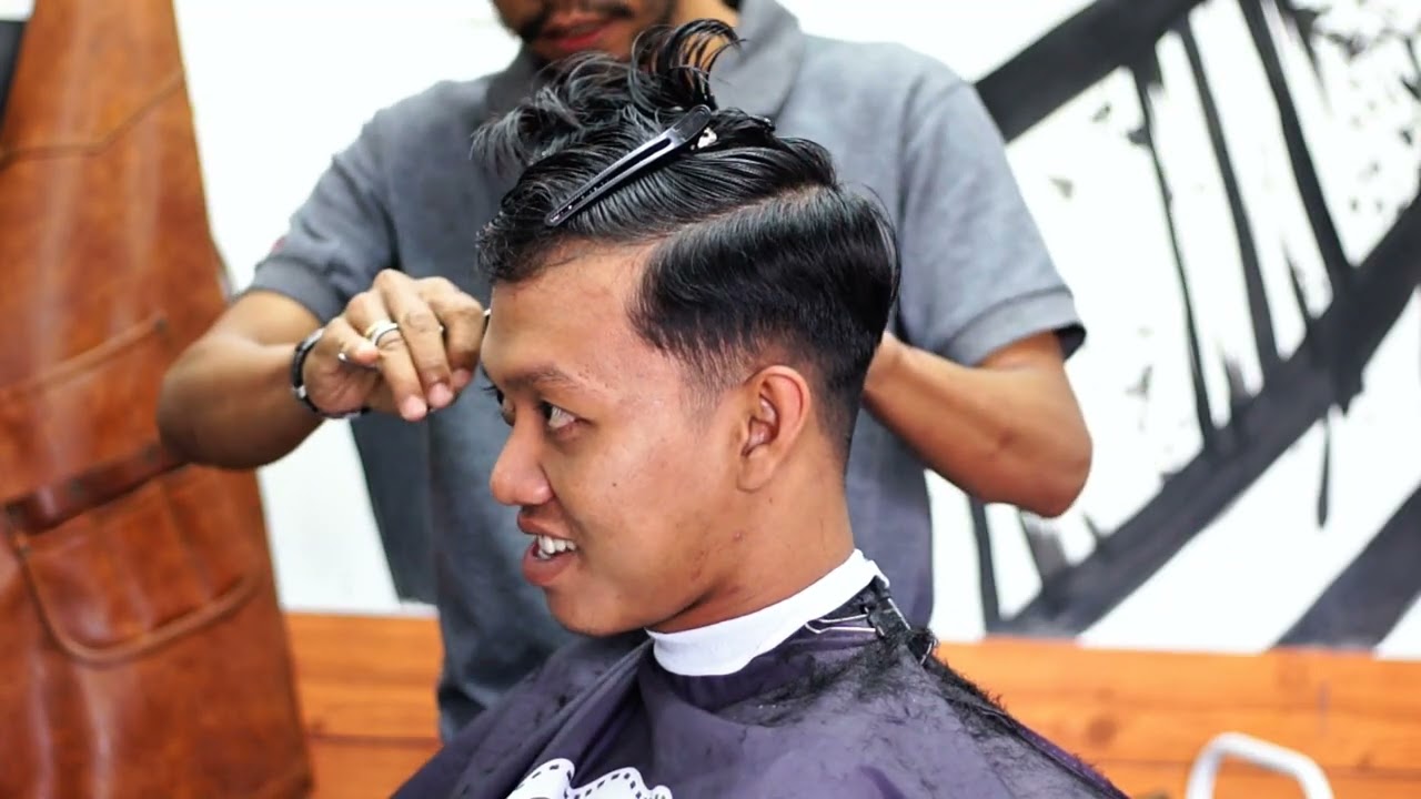 VOP: merapikan rambut pria yang sudah terlalu tebal agar lebih tampak segar kembali